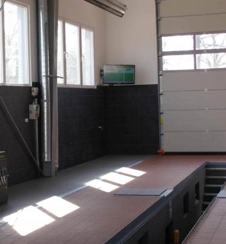 Stacja Kontroli Pojazdów z&nbsp;kanałem